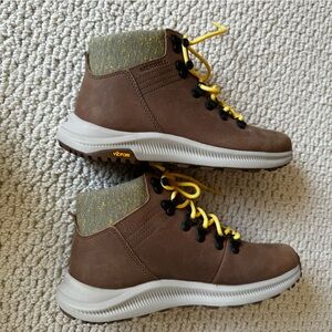 Merrell Women's Ontario Mid Waterproof size 6! Never worn